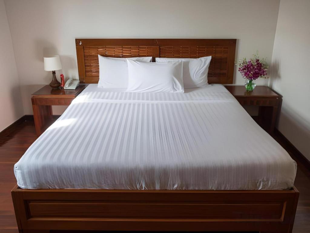Lao Orchid Hotel Vientiane Bagian luar foto