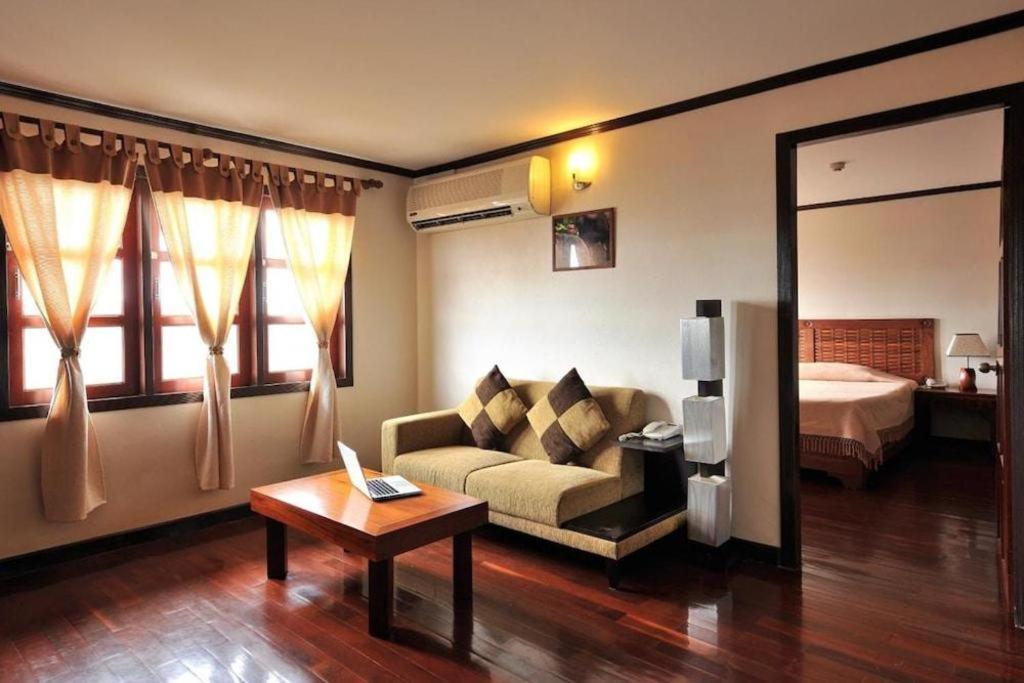 Lao Orchid Hotel Vientiane Bagian luar foto