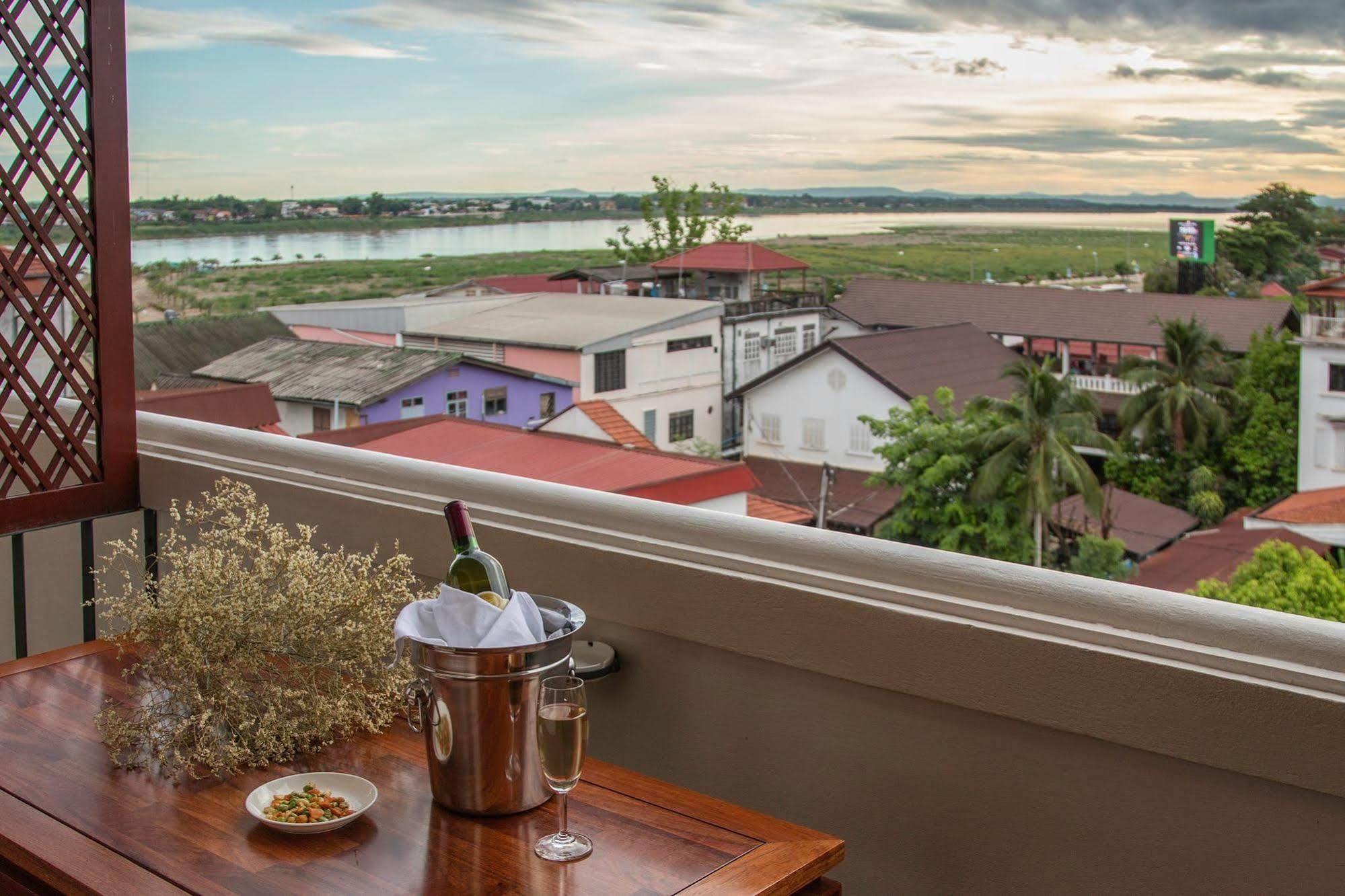 Lao Orchid Hotel Vientiane Bagian luar foto